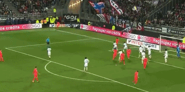 足球巴萨主帅称赞中场新核：不可替代