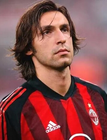 记者：曼联计划明夏每周削减一百万镑工资支出，用于引进中场（记者称曼联拟于明夏每周缩减100万英镑薪资支出，为中场引援腾出预算）