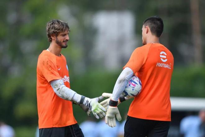 状态火热！布伦森单节狂砍16分，尼克斯带4分优势进入末节