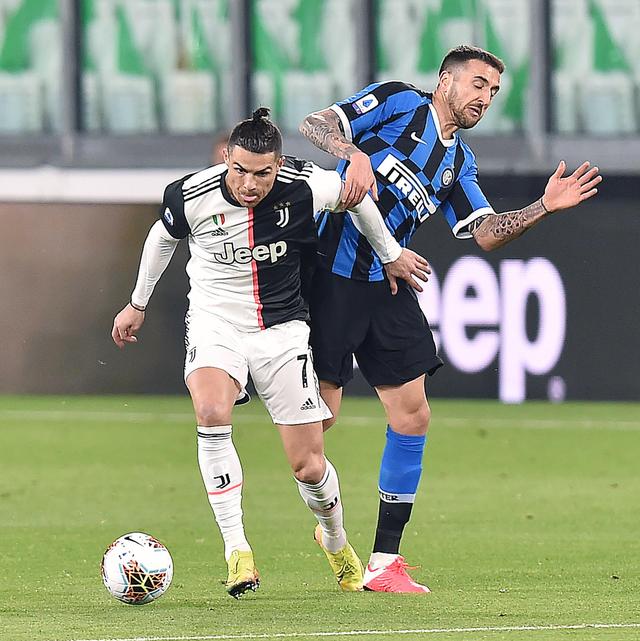 足球世界杯官方公布首批裁判名单，引发讨论