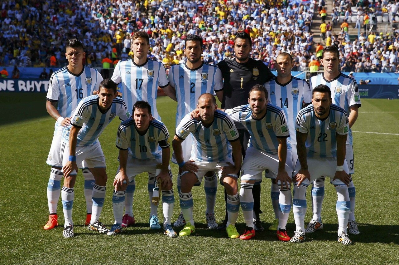 足球国足战术演练曝光，全队默契提升