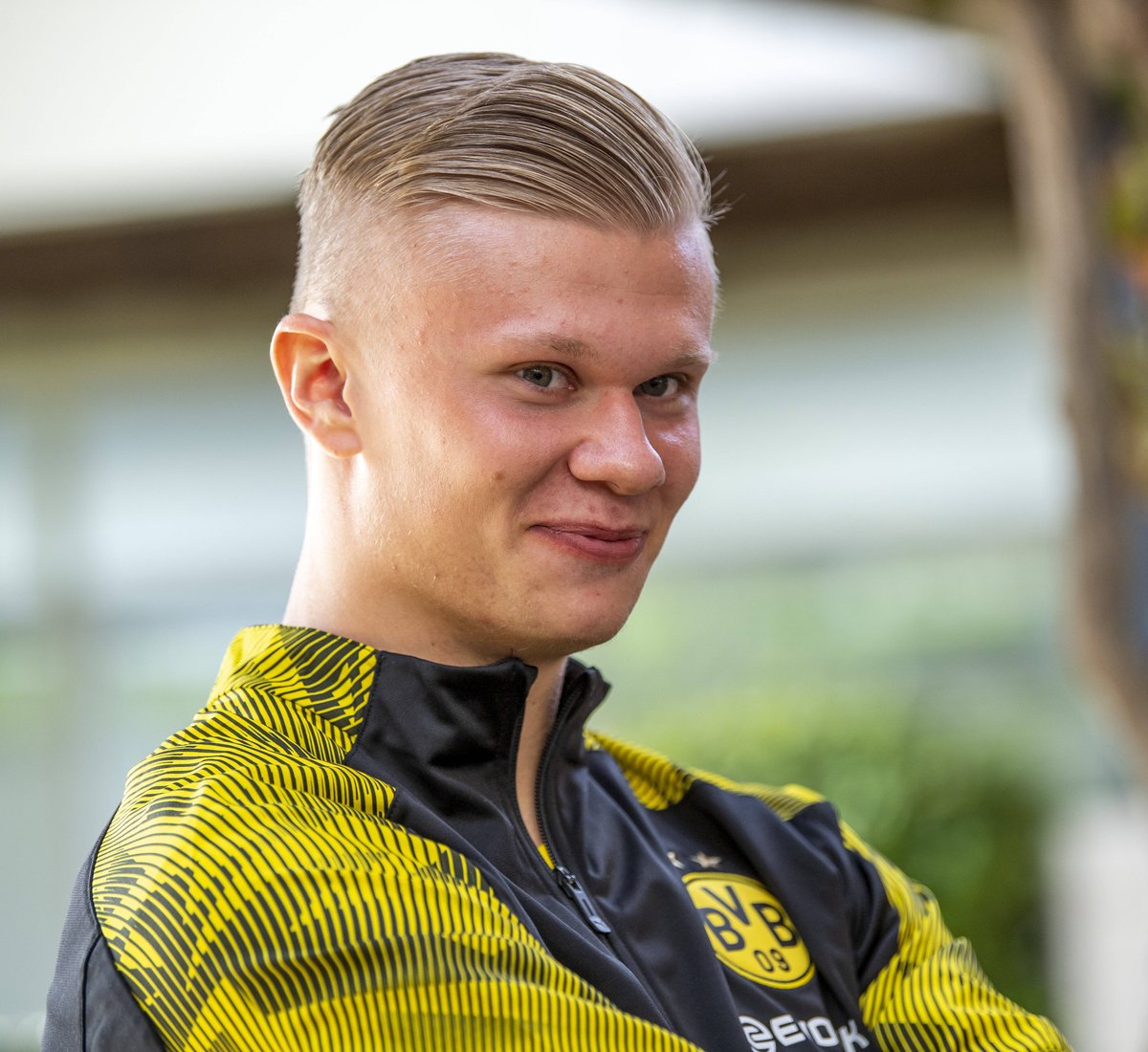 自称亚泰18岁后卫刘议阳女友的账号指控其恋爱期出轨、裸聊