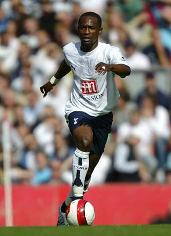 霍伊伦德梅开二度 那不勒斯击败尤文后登上意甲榜首（霍伊伦德双响，那不勒斯力克尤文登顶意甲榜首）